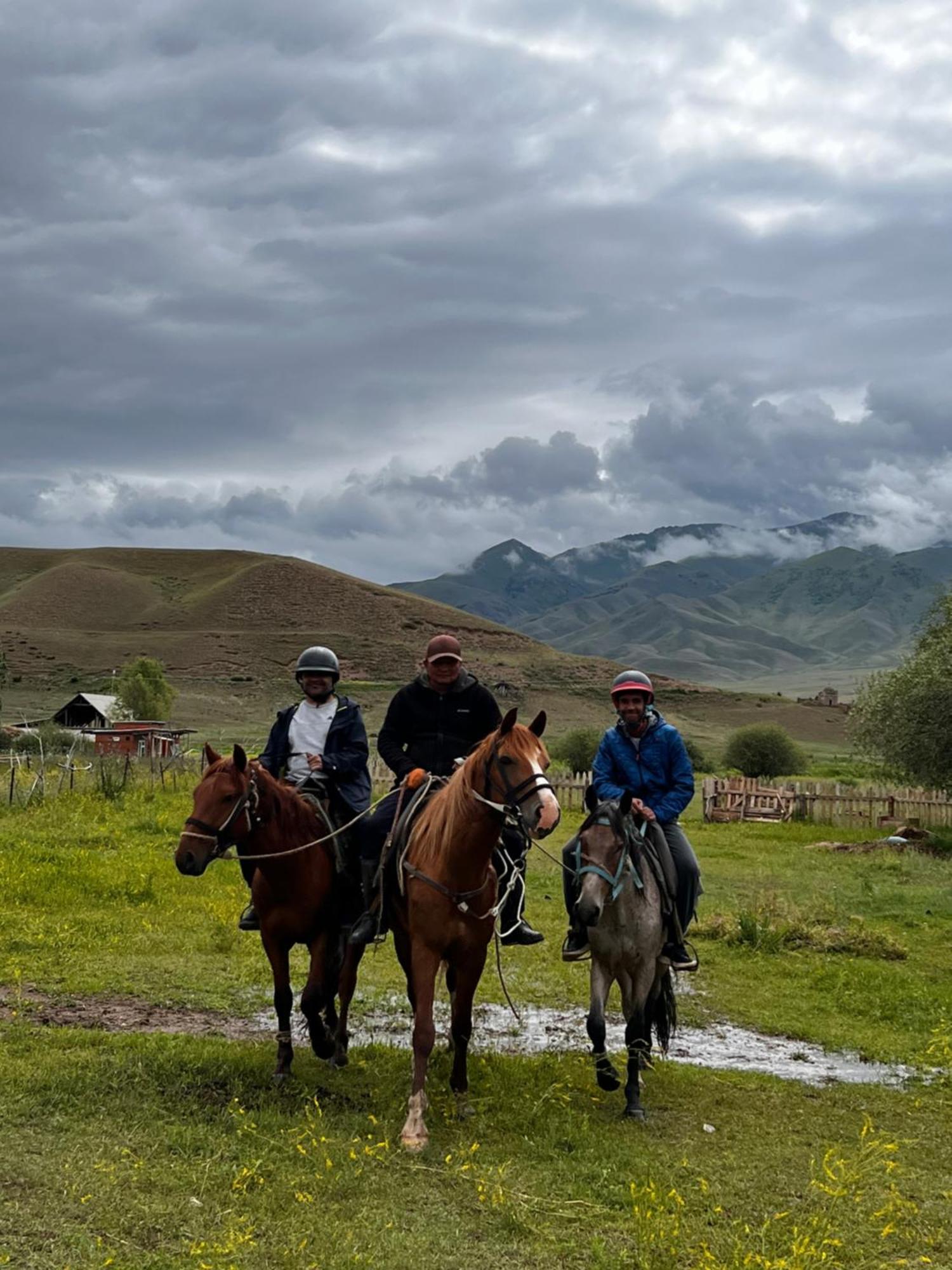 Kyzart Hotel & Horse Tours Bagysh Buitenkant foto