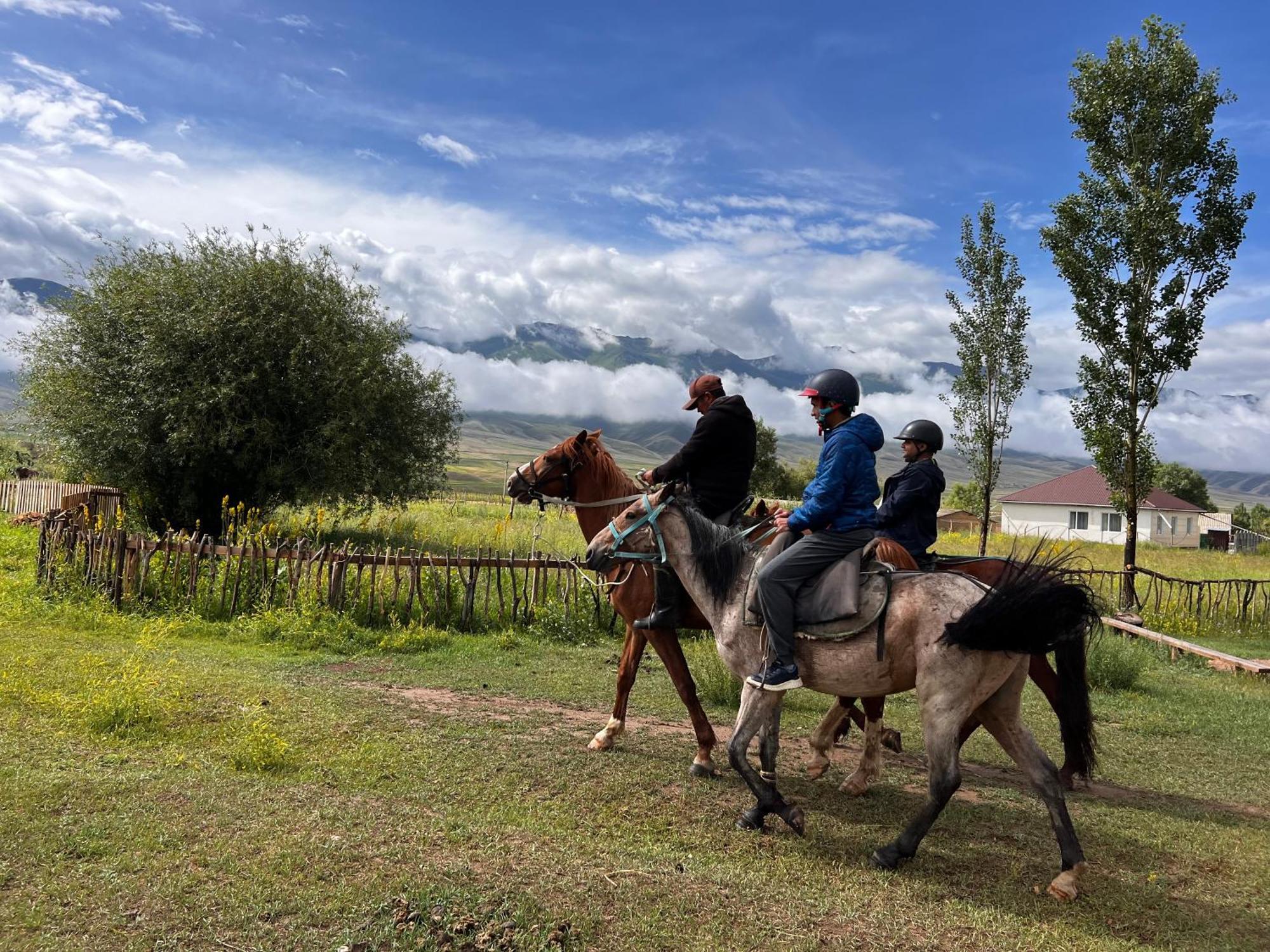 Kyzart Hotel & Horse Tours Bagysh Buitenkant foto